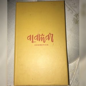 Alamar cosmetic palette